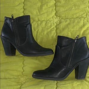 LIKE NEW Dolce Vita Black Leather Booties